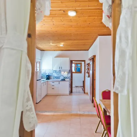 Kouri Traditional House Cárpatos